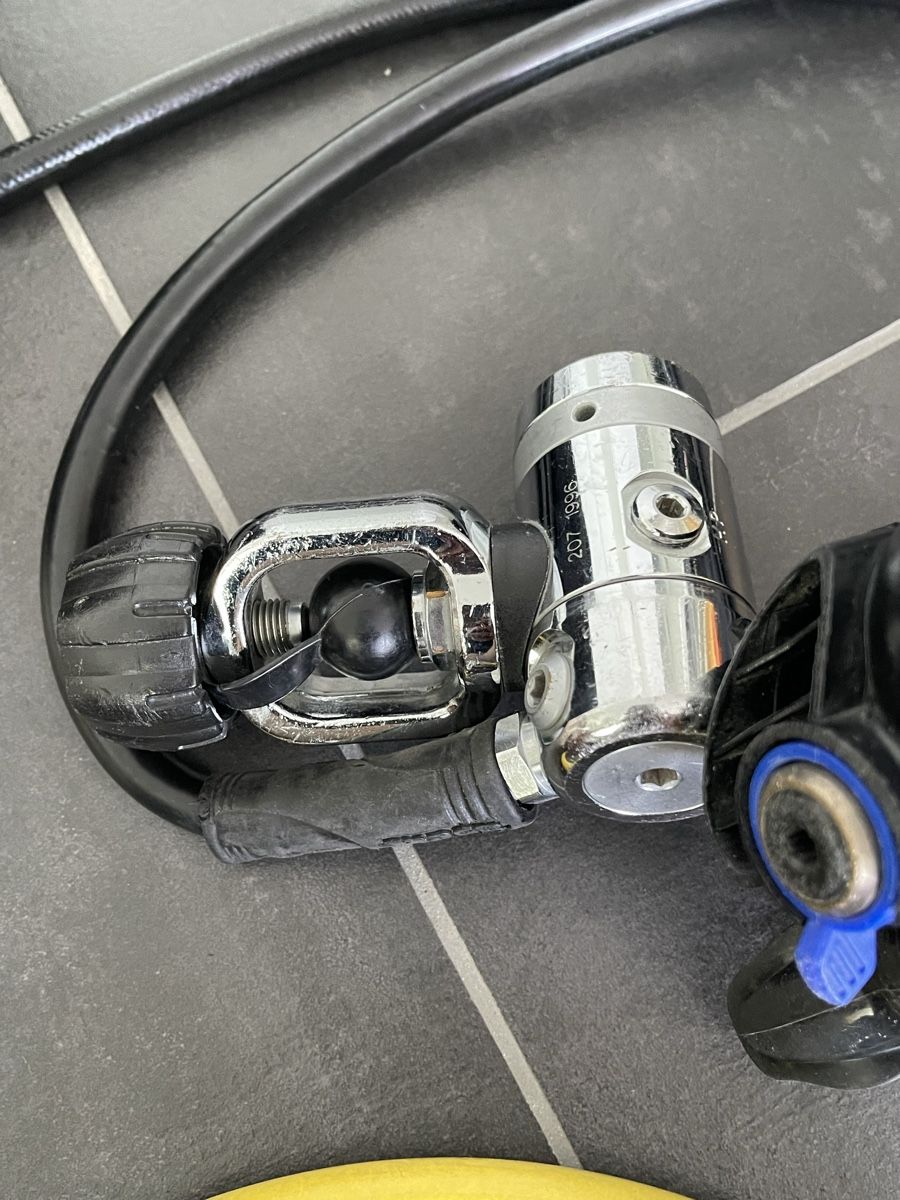 Apeks Respiratori & Giubbotti: Apeks Atemregler Set - CT20 und CTX40 – Usato da Böckten venduto da Dive-green 4