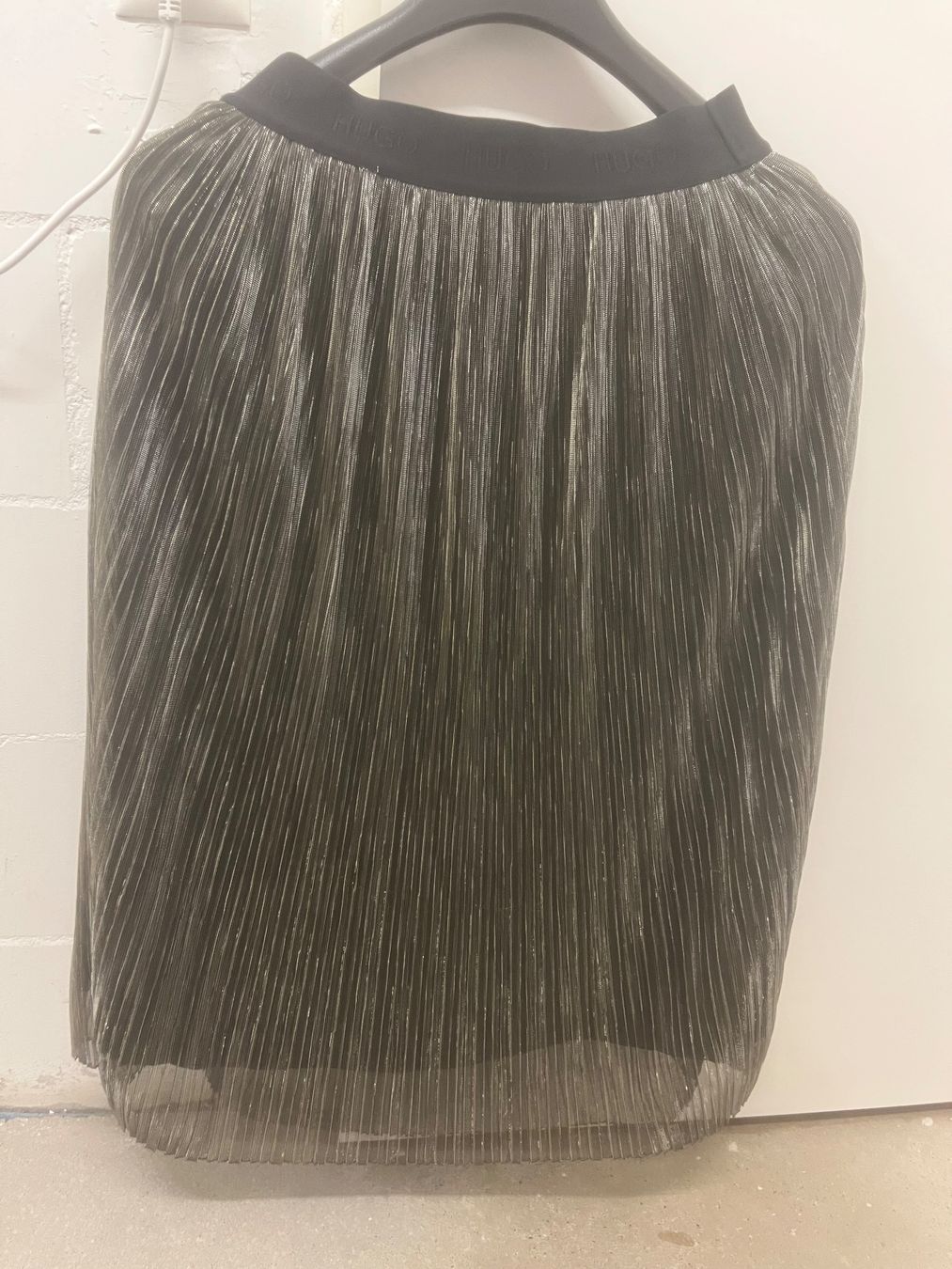 Hugo Boss Röcke: HUGO BOSS Damen Rock Glitzer Gr. 38 – Gebraucht aus Egg b. Zürich von adimoxon