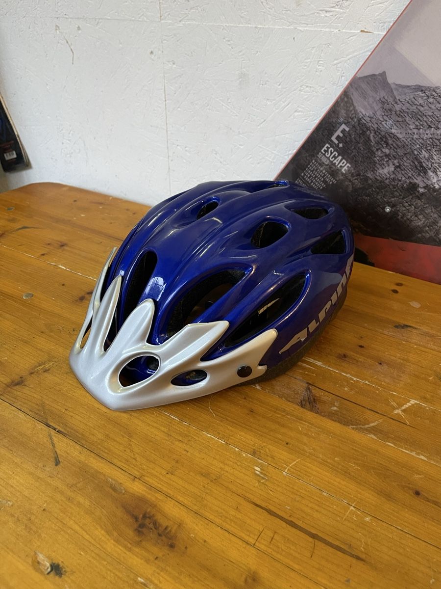 Alpina Helme: Alpina velohelm 52-58cm – Gebraucht aus Murten von Ski-Outlet