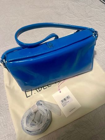 Vendo borsa blu in vernice