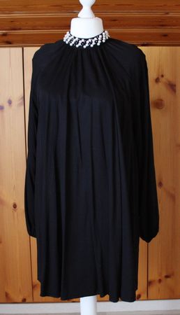 Kleid Langarm H & M Perlenverzierung schwarz Gr. 44