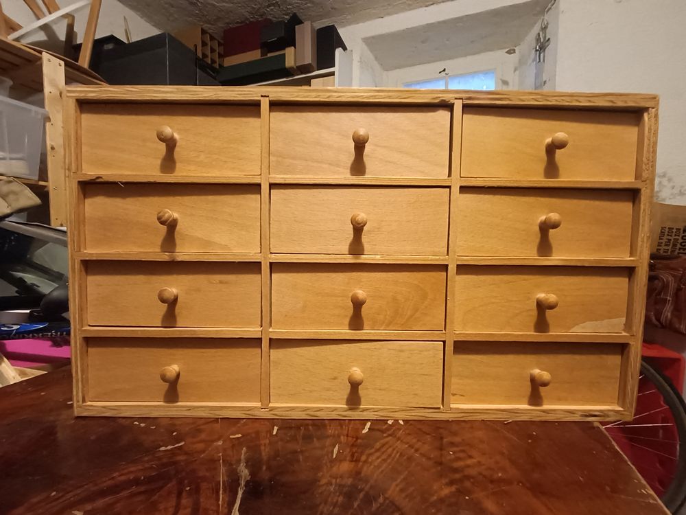 kleiner Holzschrank mit 12 Schubladen Ordnungssystem (Gebraucht) in