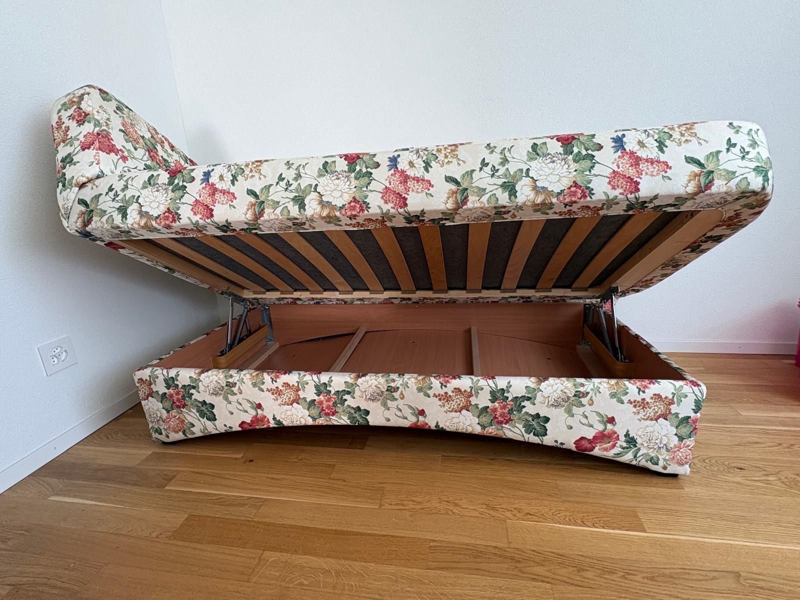 Sofas: Recamiere mit Bettfunktion und Stauraum – D'occasion à Klingnau par Umweltklinik 5