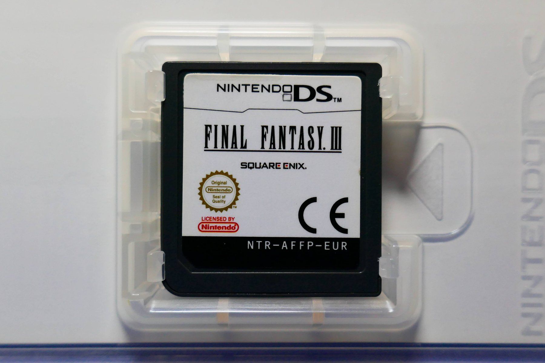 Nintendo Giochi: Final Fantasy III - Nintendo DS – Usato da Vuarrens venduto da Espace-Retro 2