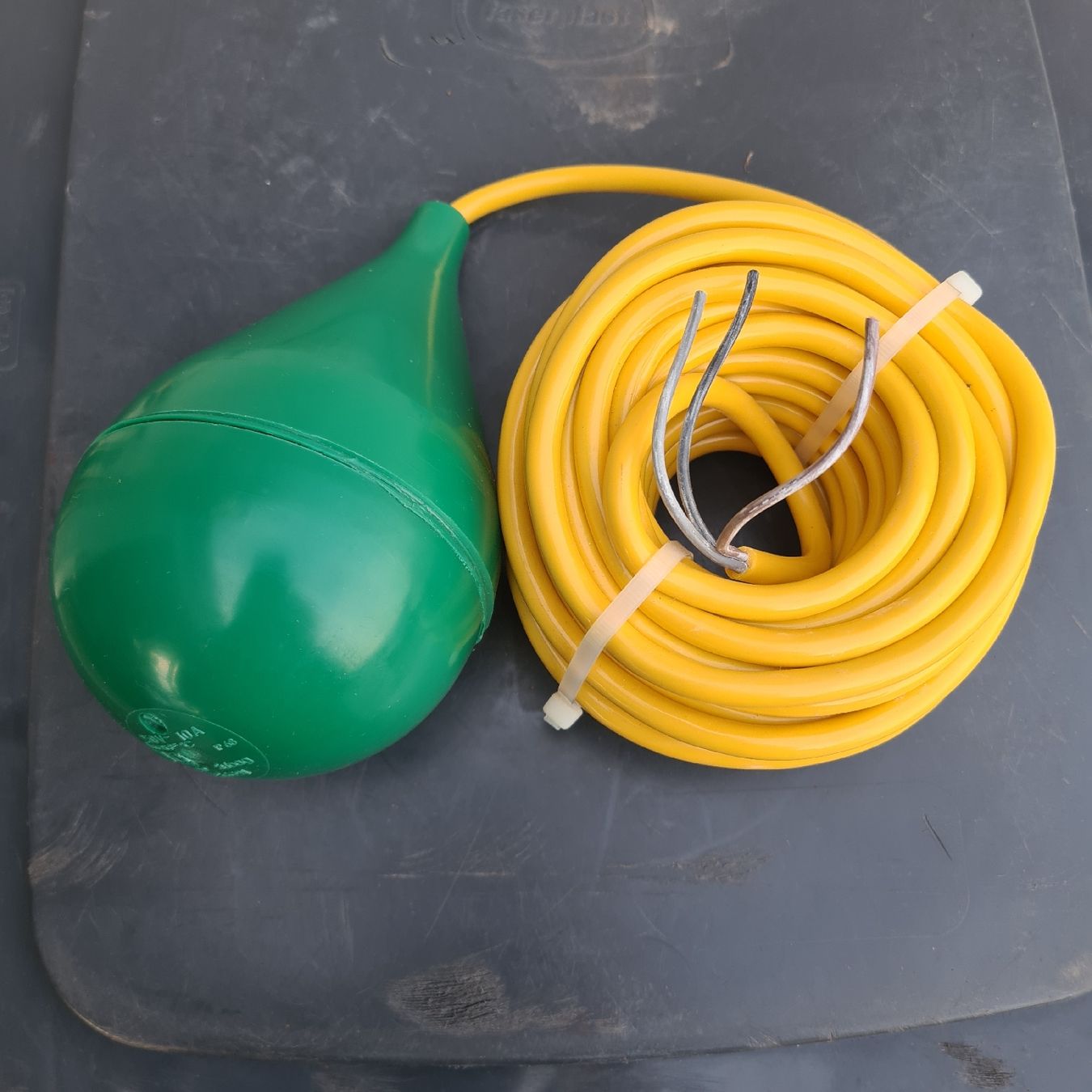 Subag Schwimmerschalter Niveauregler Füllstandregler IP68 (Neu (gemäss ...