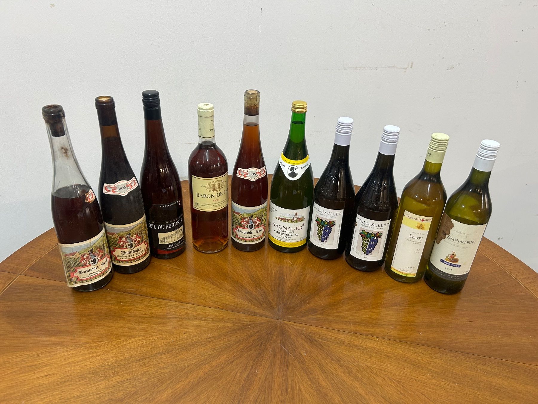 Wein: 10 Flaschen Rose-/ Weisswein – Gebraucht aus Zürich von Levelart