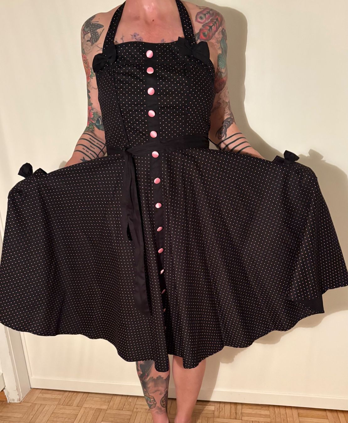 Kleider: Rockabilly vintage Neckholderkleid von Hell Bunny – Gebraucht aus Zürich von wei_8n2l 1