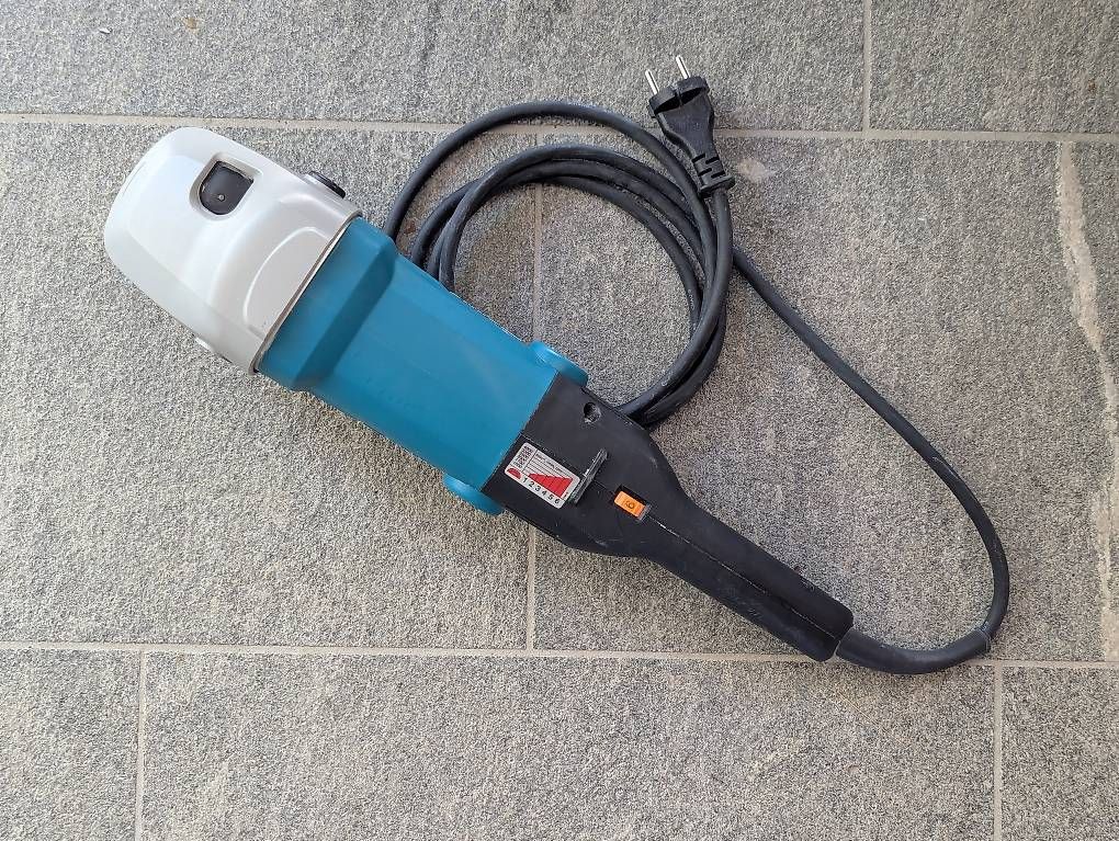Makita Schleifen & Polieren: Makita SA7000C Rotationsschleifer – Gebraucht aus Thalheim AG von epservices 2