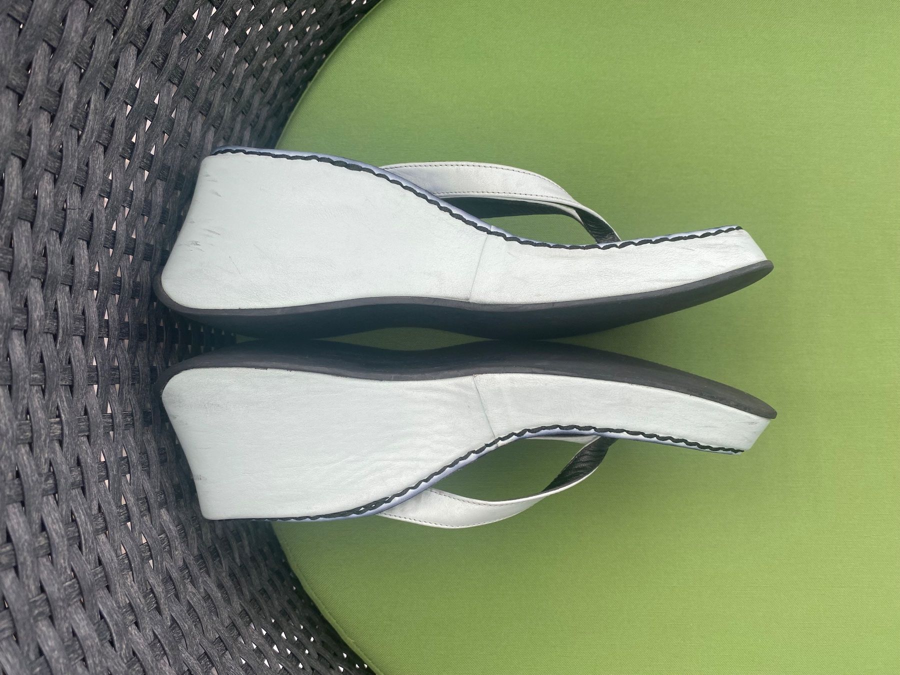 Damenschuhe: SUMMERTIME - stylische DÉBUT Flip-Flops mit Décor, linde, 36 – Gebraucht aus Winkel von ferrari2022 4
