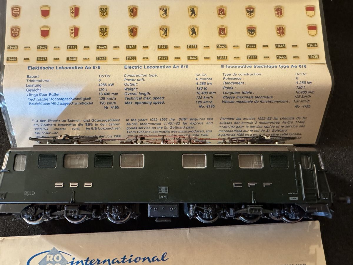Roco Modellini di ferrovie: Ae 6/6 grün – Usato da Esslingen venduto da Ursr1 1