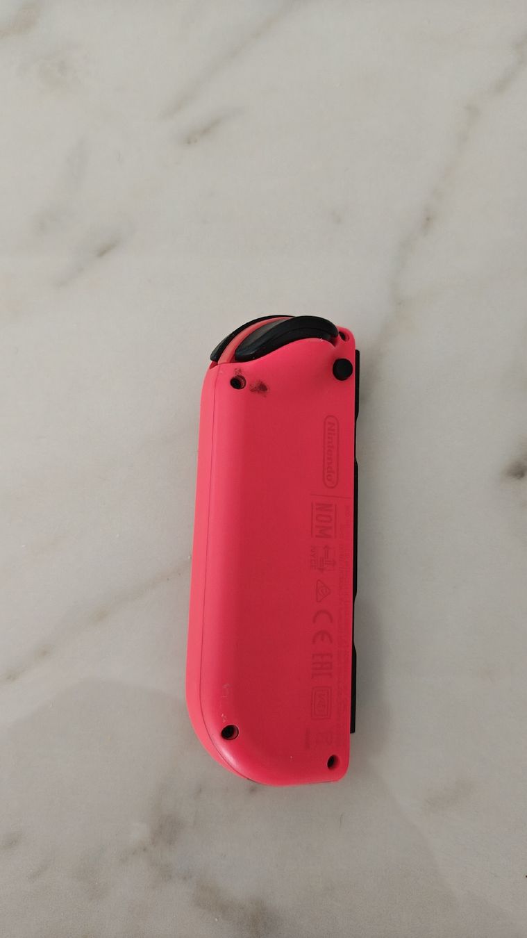 Nintendo Manettes: Nintendo Switch Joy-Con rechts rot DEFEKT – D'occasion à Montagnola par mattbert86 1