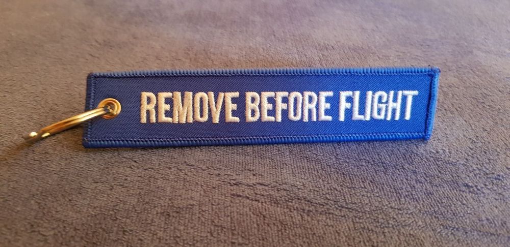 NEUER Anhänger REMOVE BEFORE FLIGHT blau | Kaufen auf Ricardo