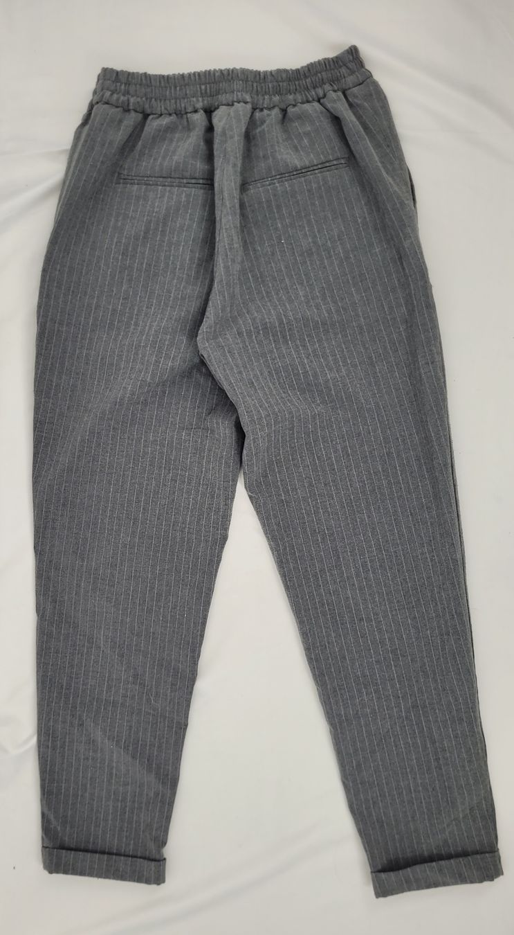 Pull&Bear Pantaloni: PULL&BEAR pantalon gris – Usato da Lausanne venduto da PlusValue_Lausanne 2