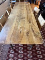 Urchiger Holztisch