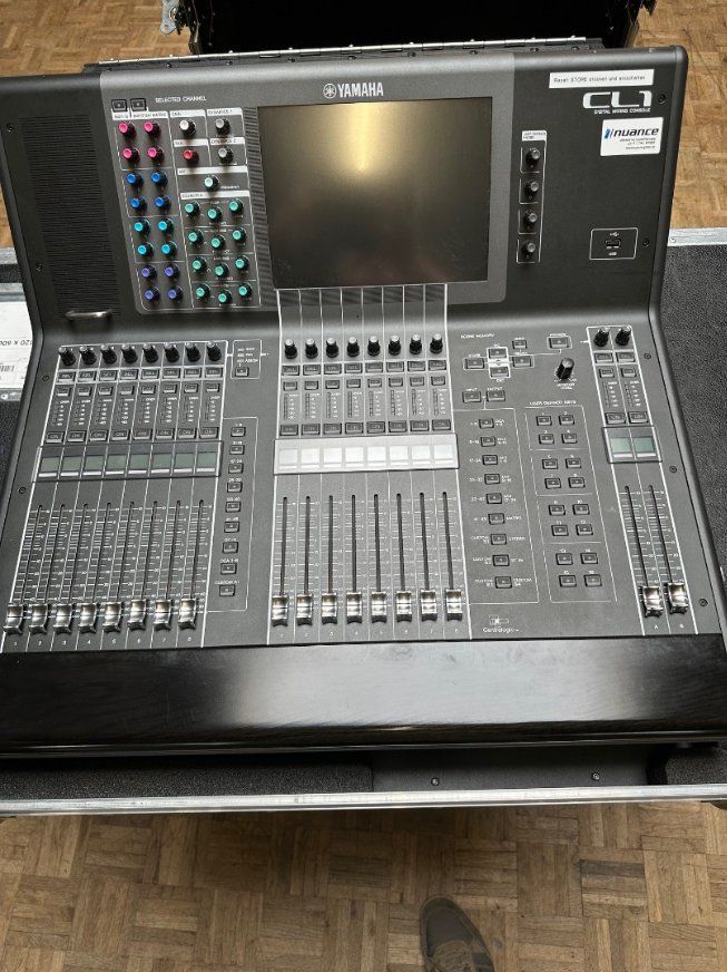 Yamaha Console di mixaggio: Yamaha CL1 mit Case – Usato da Urtenen-Schönbühl venduto da nuancegmbh