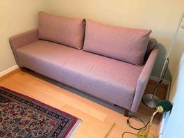 Schönes Schlafsofa, zum Doppelbett ausziehbar mit Bettkasten