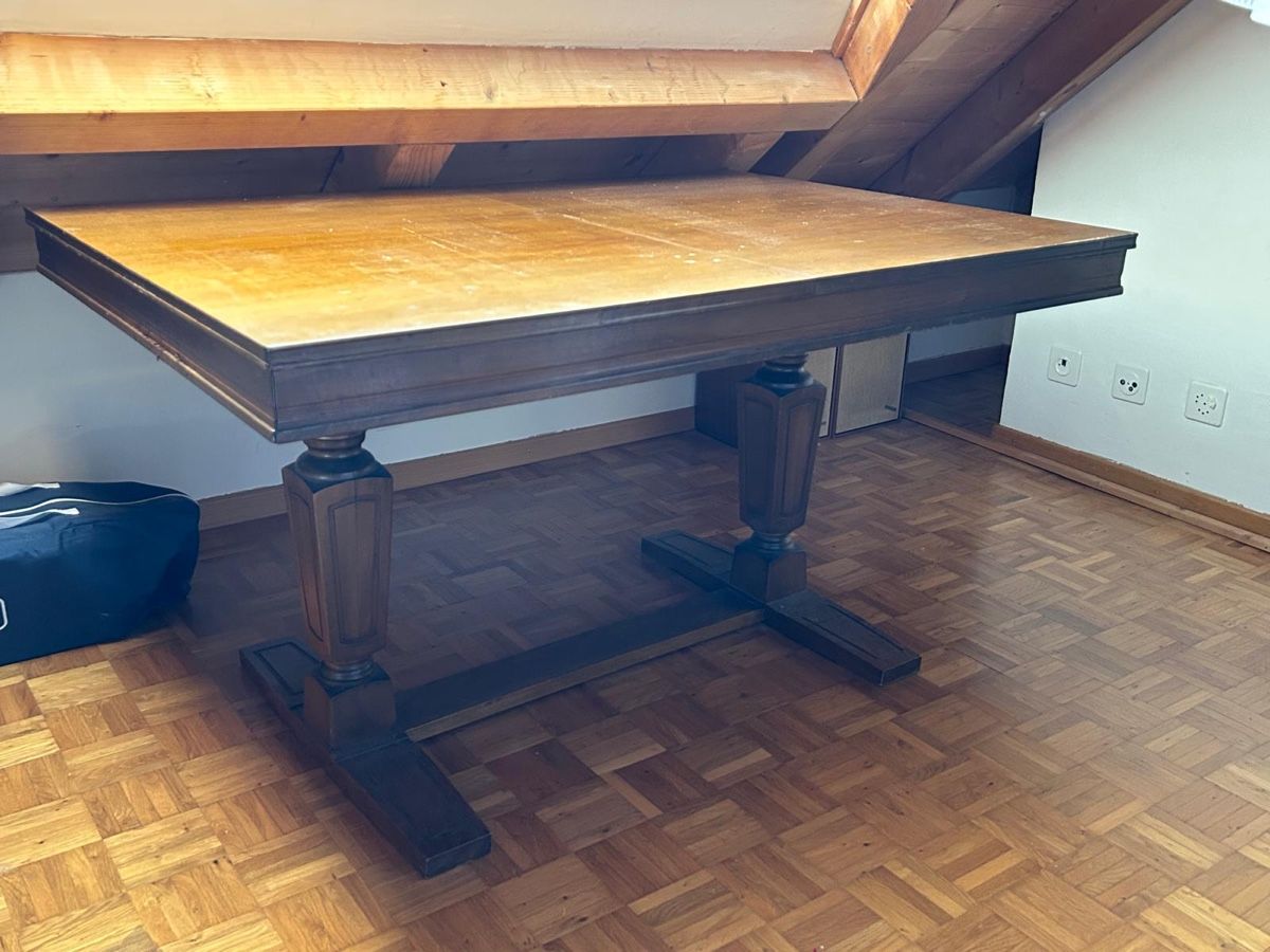 Tische: Massiver Holztisch braun – Gebraucht aus Rapperswil SG von dwi_n7cl