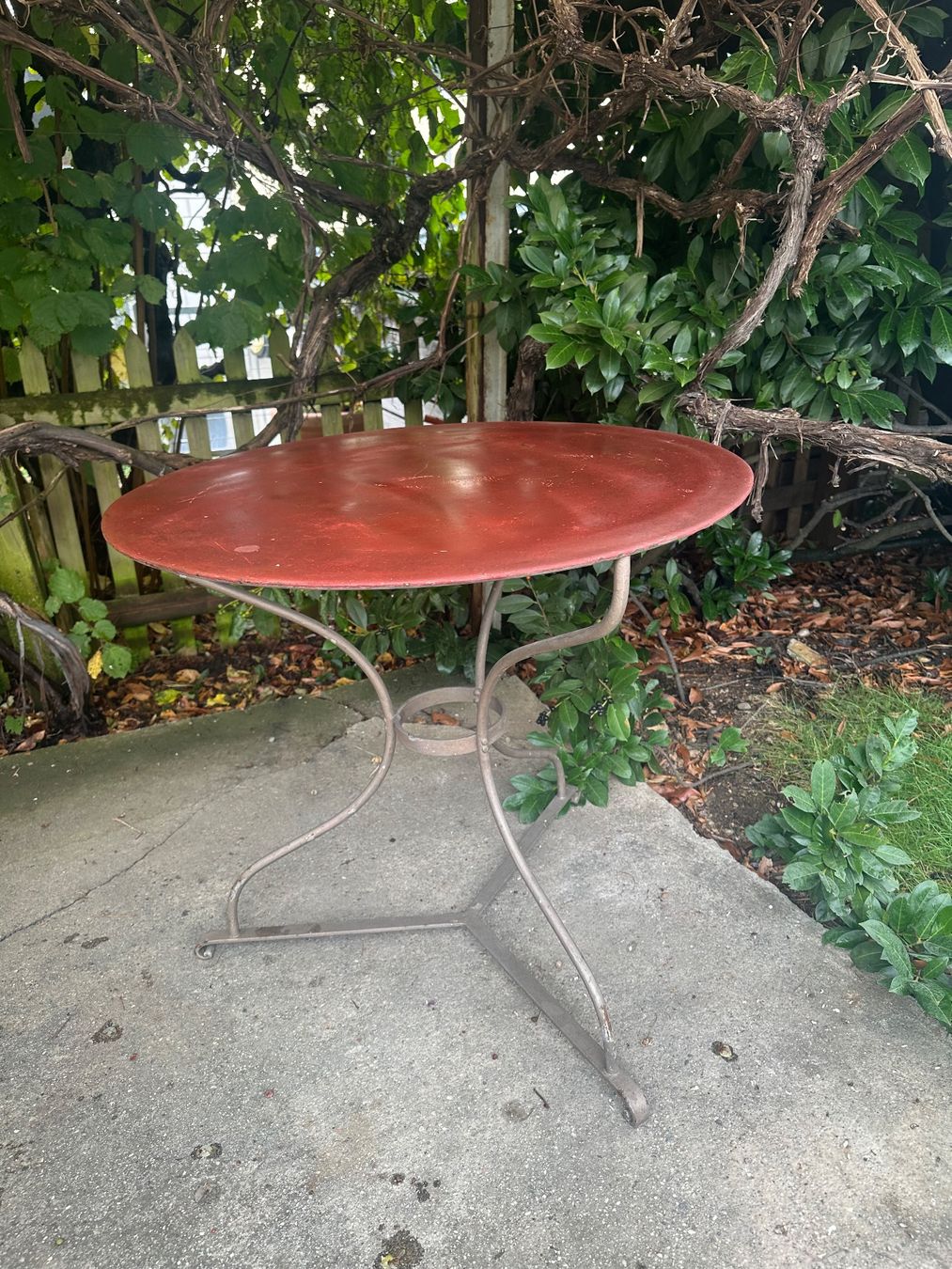 Tables: Antiker Gartentisch rund – D'occasion à Winterthur par BaHu