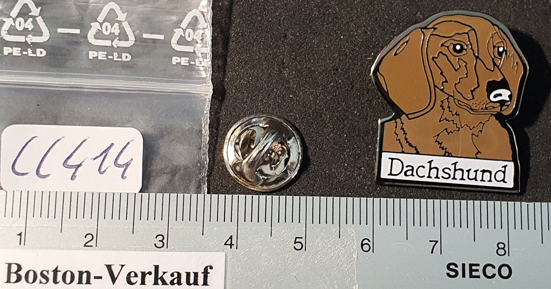 Placchette & Badge: CC414 - Pin Hund - Dachshund – Usato da Reinach BL venduto da Boston-Verkauf 1