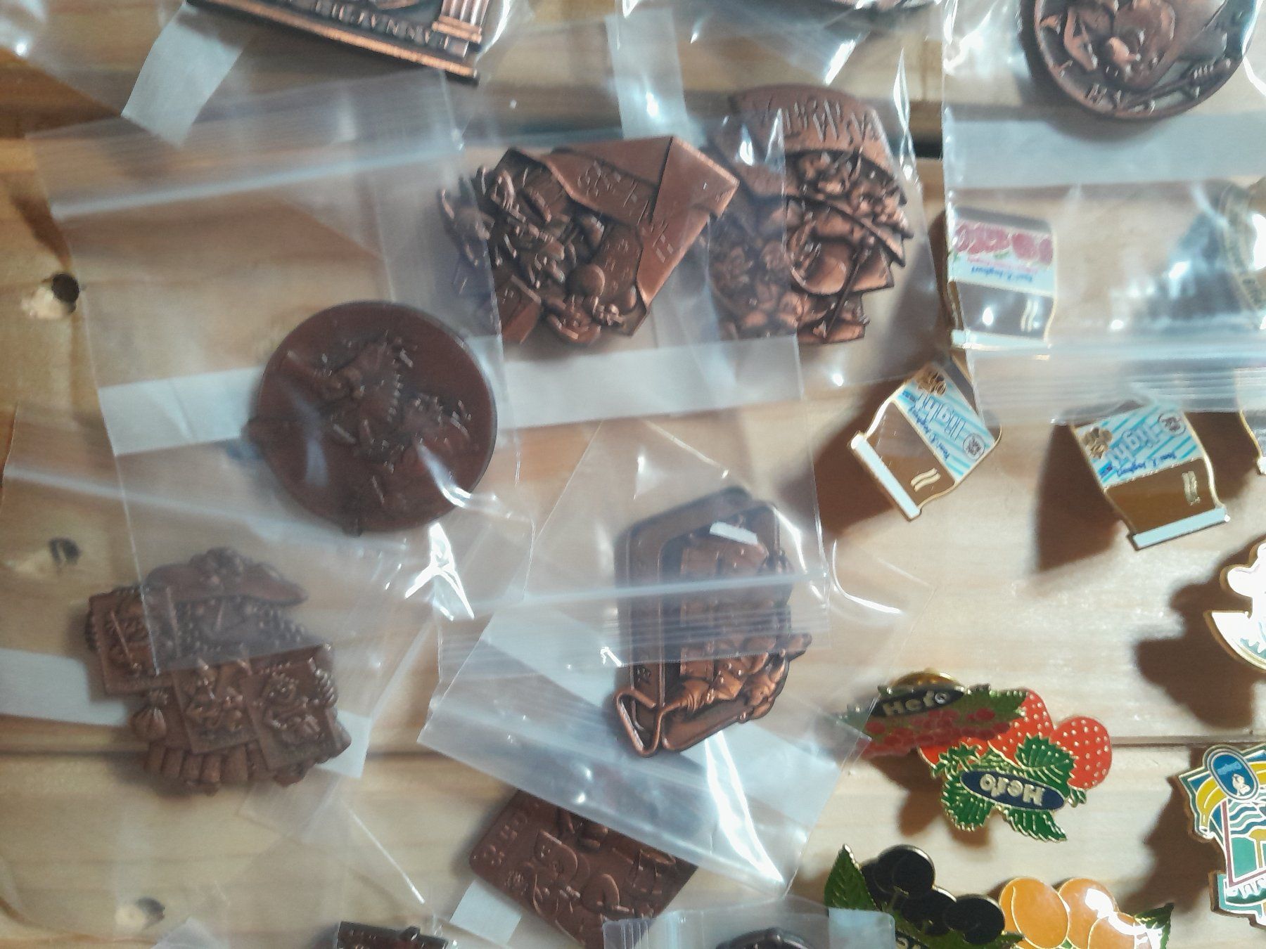 Placchette & Badge: Fasnachtsplaketten und Pin Lot – Usato da Rüti ZH venduto da Alemanni 7