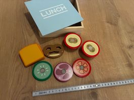 Holz-Lunchbox mit Spielzeug-Lebensmitteln von Innovakids