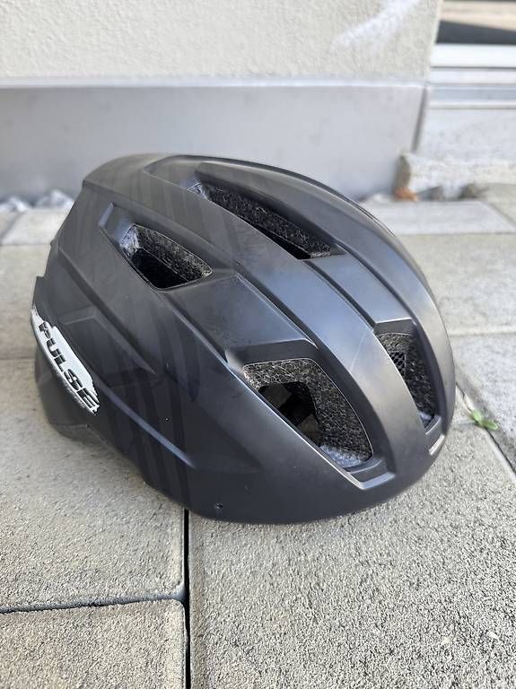 Caschi: Fahrradhelm Schwarz 58-62cm – Usato da Rain venduto da Magicblue