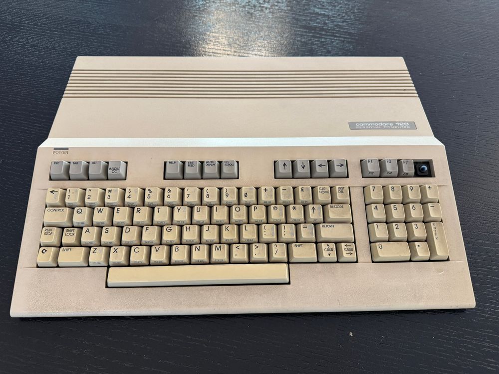 originaler Commodore 128 Computer - Vintage - | Kaufen auf Ricardo