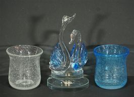 2-farbige Glasskulptur Schwäne und zwei Teelichter