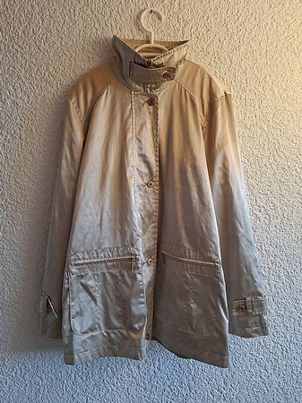 Schöne Regenjacke Grösse 36