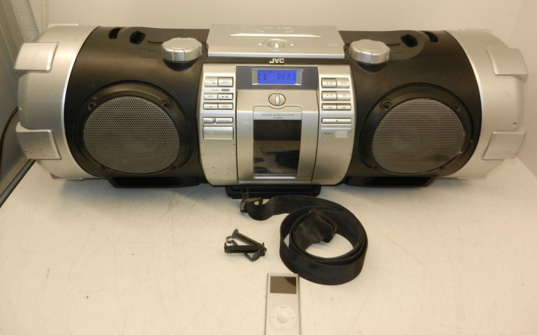 JVC Tragbarer Mediaplayer: JVC BoomBlaster RV-NB50 mit IPod – Gebraucht aus Männedorf von livesteam