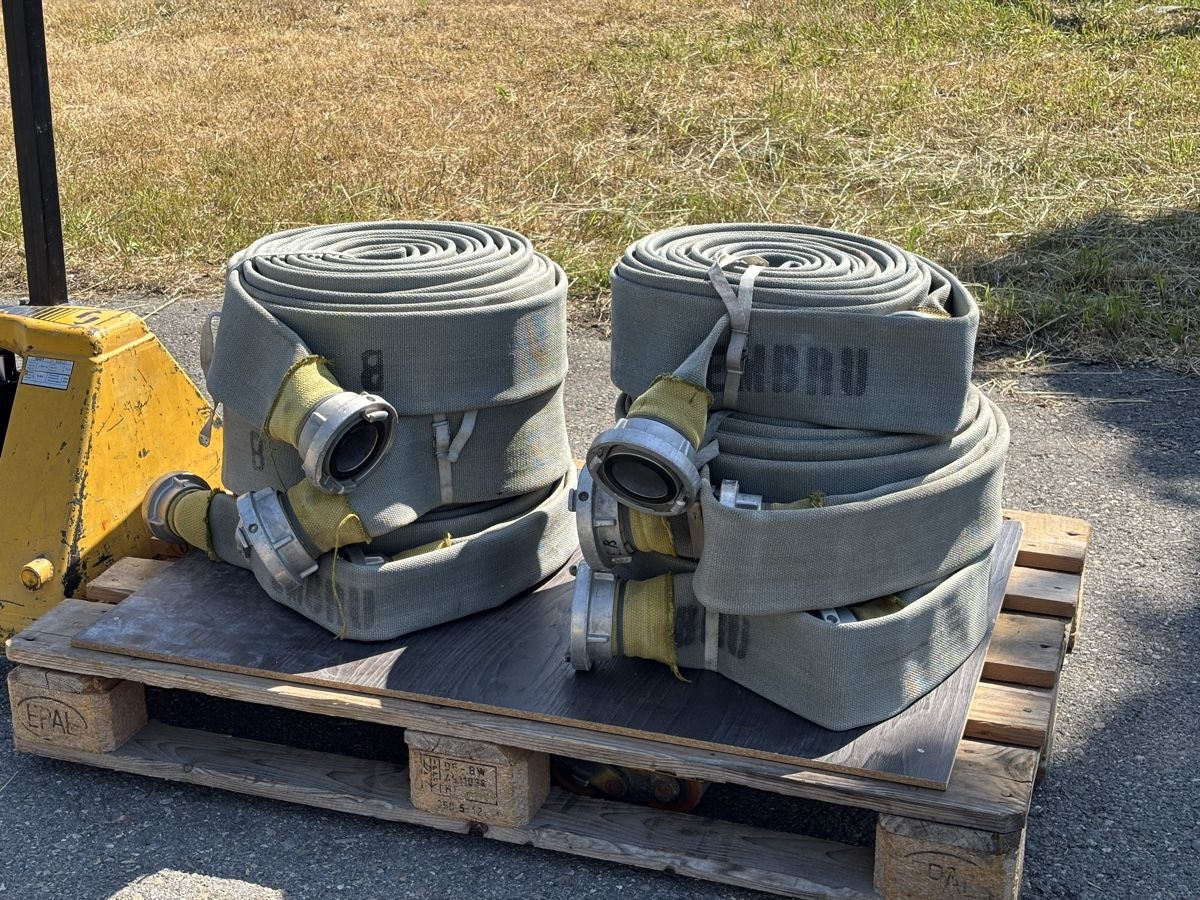 Tuyaux & tubes: Feuerwehrschläuche – D'occasion à Pfäffikon ZH par wavto 1