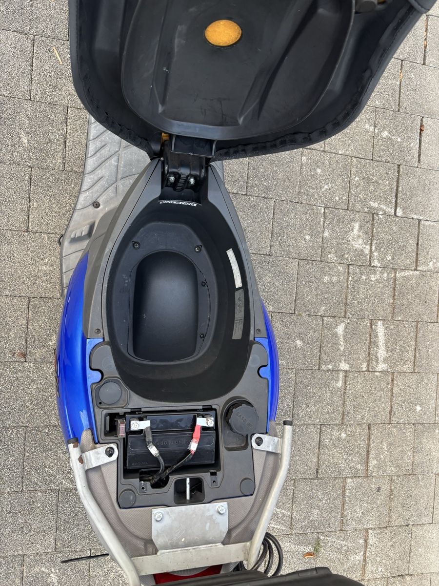 Piaggio Strasse: Roller Piaggio Zip 100 4T blau mit Topcase. Top! – Gebraucht aus Weiningen ZH von GriederRemarket 5