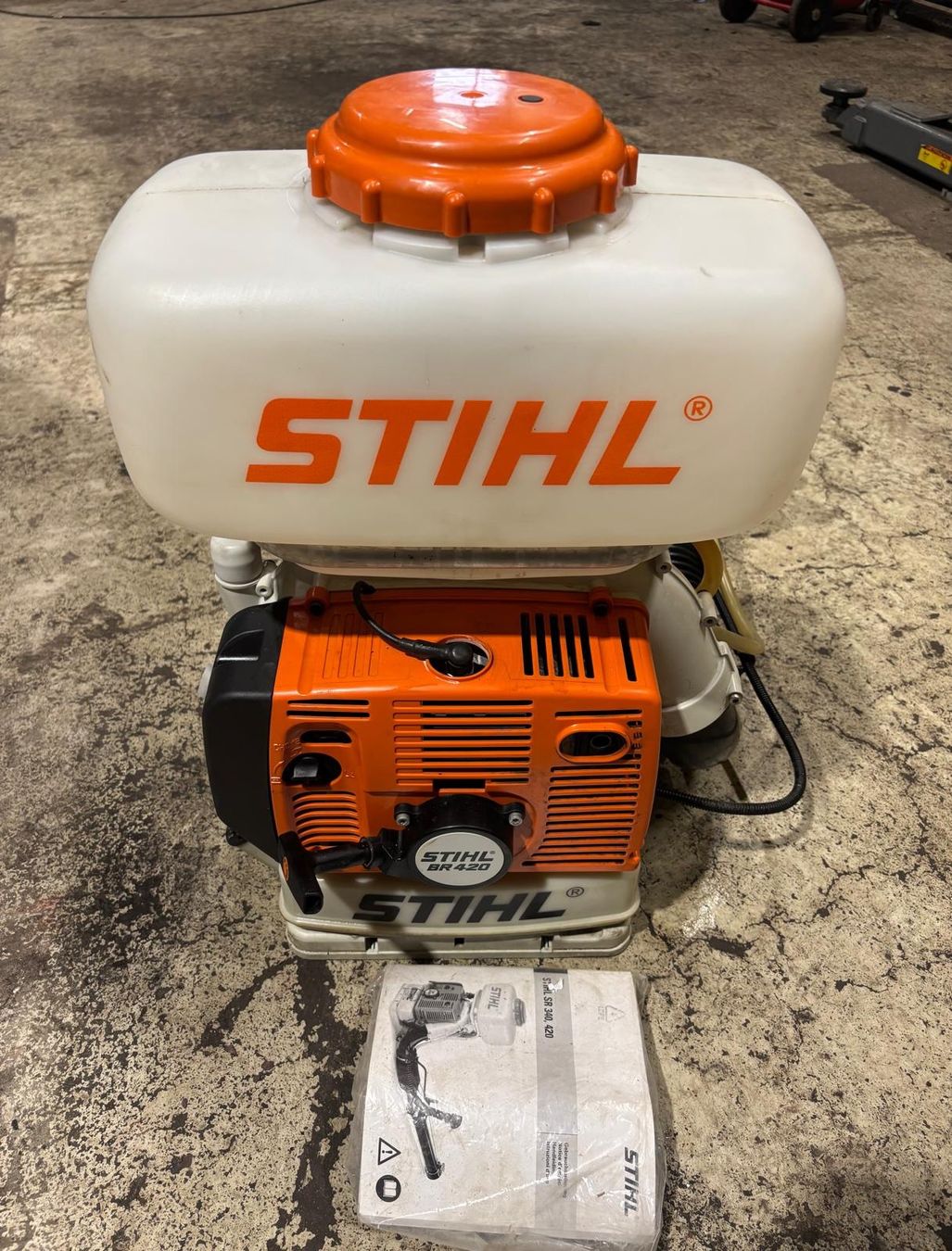 Stihl Soffiatori & Aspiratori per foglie: Stihl Sprühgerät, Laubbläser BR 420 – Usato da Grono venduto da laz_nx8q