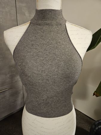 Damen Top grau Grösse XS Musera Rückenfrei