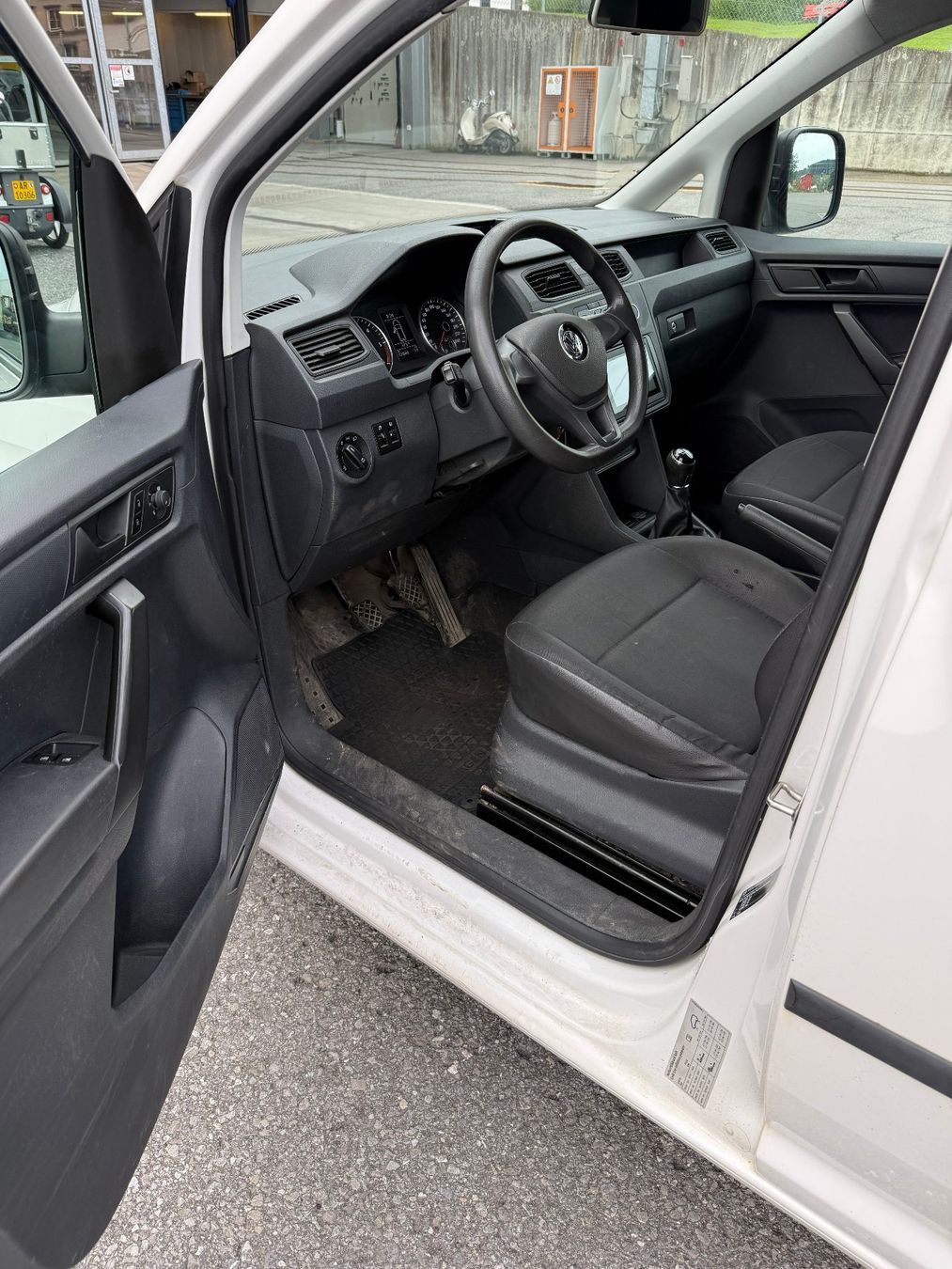 VW Veicoli commerciali: VW Caddy Kombi 2.0 TDI 4 Motion – Usato da Heiden venduto da Olii 6