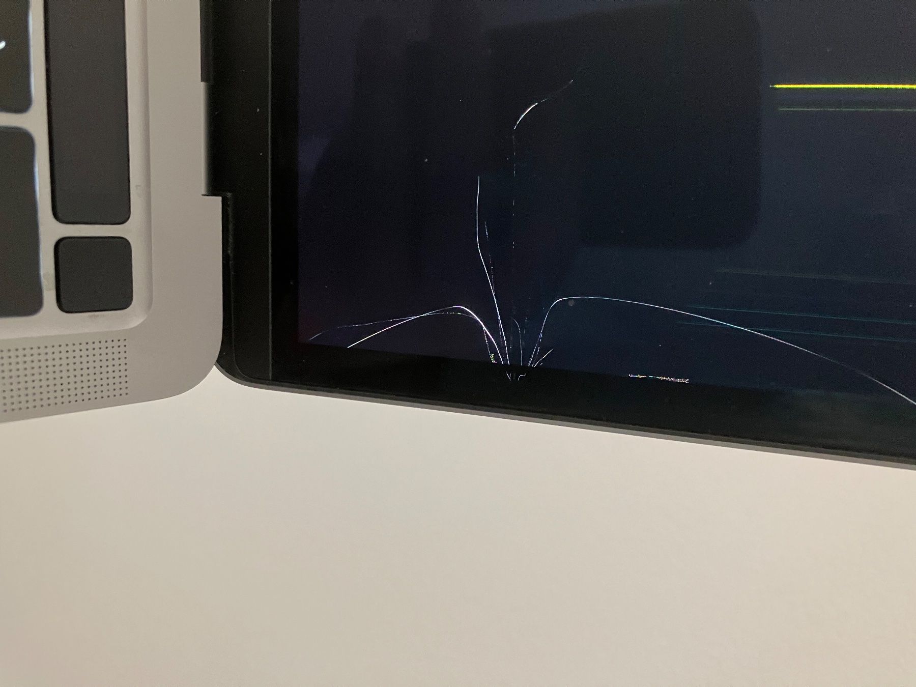 Apple Notebook: MacBook Pro 13" (M1) mit kaputtem Bildschirm – Difettoso da Bülach venduto da a.ley 1