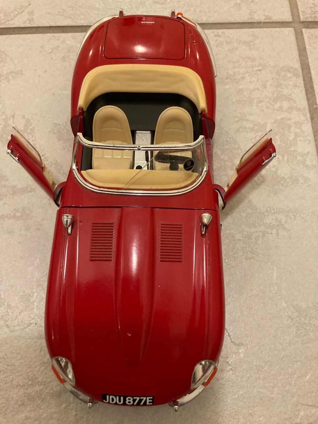 Kit di modellismo & Modellini statici: Jaguar JDU877 E 1961 – Usato da Mönchaltorf venduto da Tschibi 2