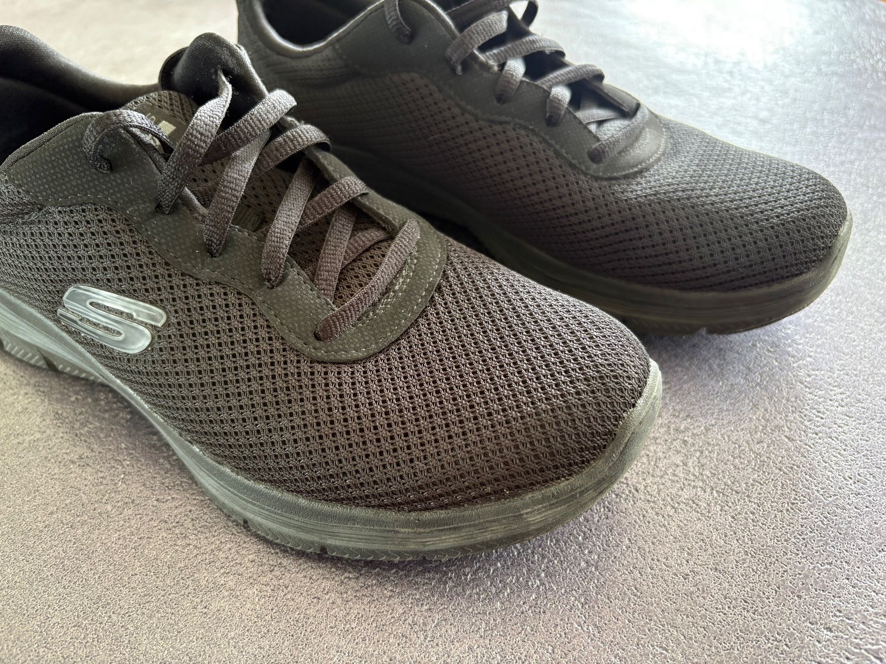 Skechers Chaussures femmes: Damen Sneaker Skechers Flex Lite Schwarz Grösse 37 – D'occasion à Flawil par HeisseReifen 4