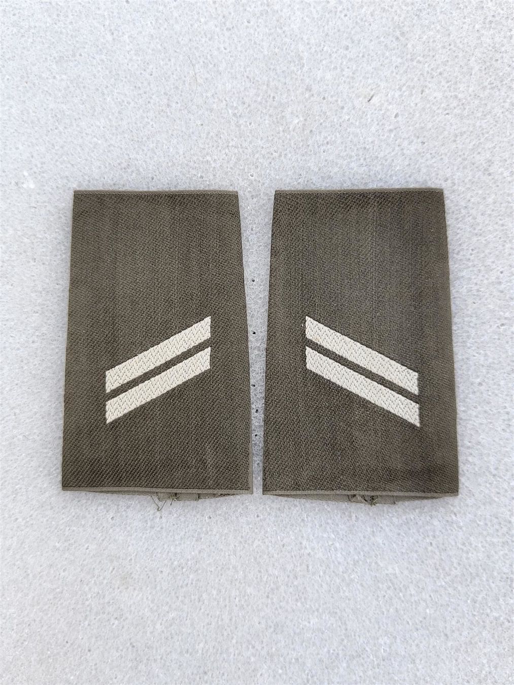 Uniformi: Aufschiebeschlaufen Heeresuniform Set – Usato da Bauma venduto da SwissMilitaria