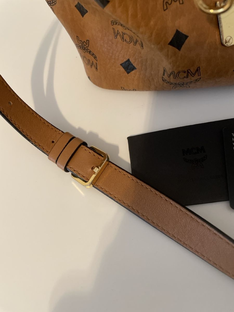 Mcm Borse da donna: MCM Beuteltasche braun Logo Muster gebraucht – Usato da Holderbank AG venduto da Hallo104 1