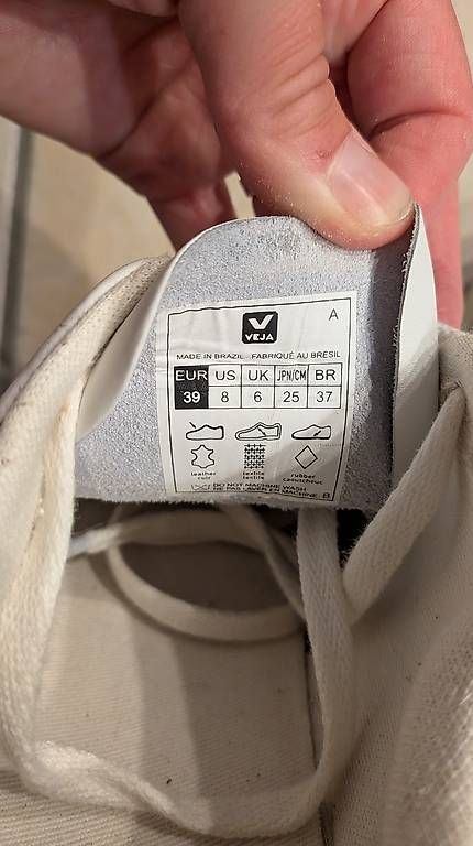 Veja Scarpe da donna: Neuwertige Veja Sneaker Gr.39 – Usato da Reigoldswil venduto da vio_bz68 3
