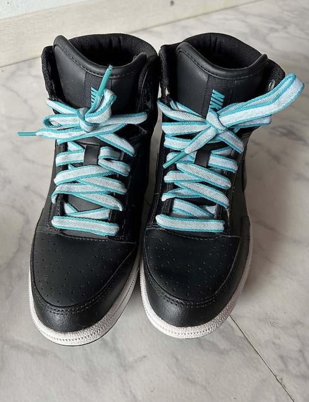 Nike Scarpe da donna: Neue Nike Damen Sneaker schwarz Gr. 38.5 – Usato da Goldau venduto da Henggi88