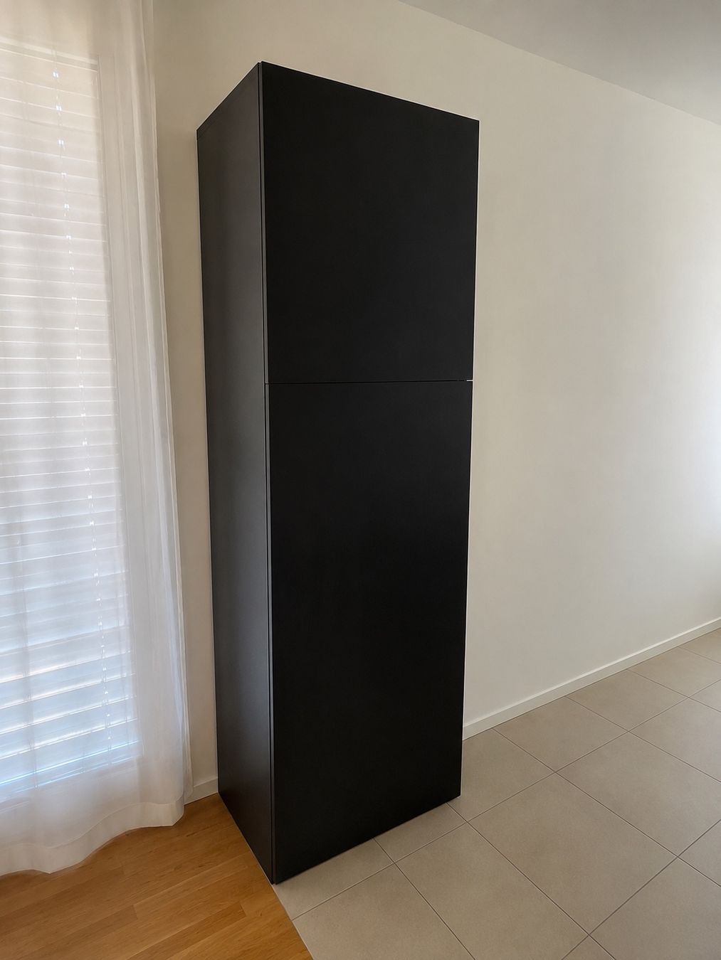 Ikea Tische: Tisch und Schrank – Gebraucht aus Rheinfelden von ria_9tyx 1