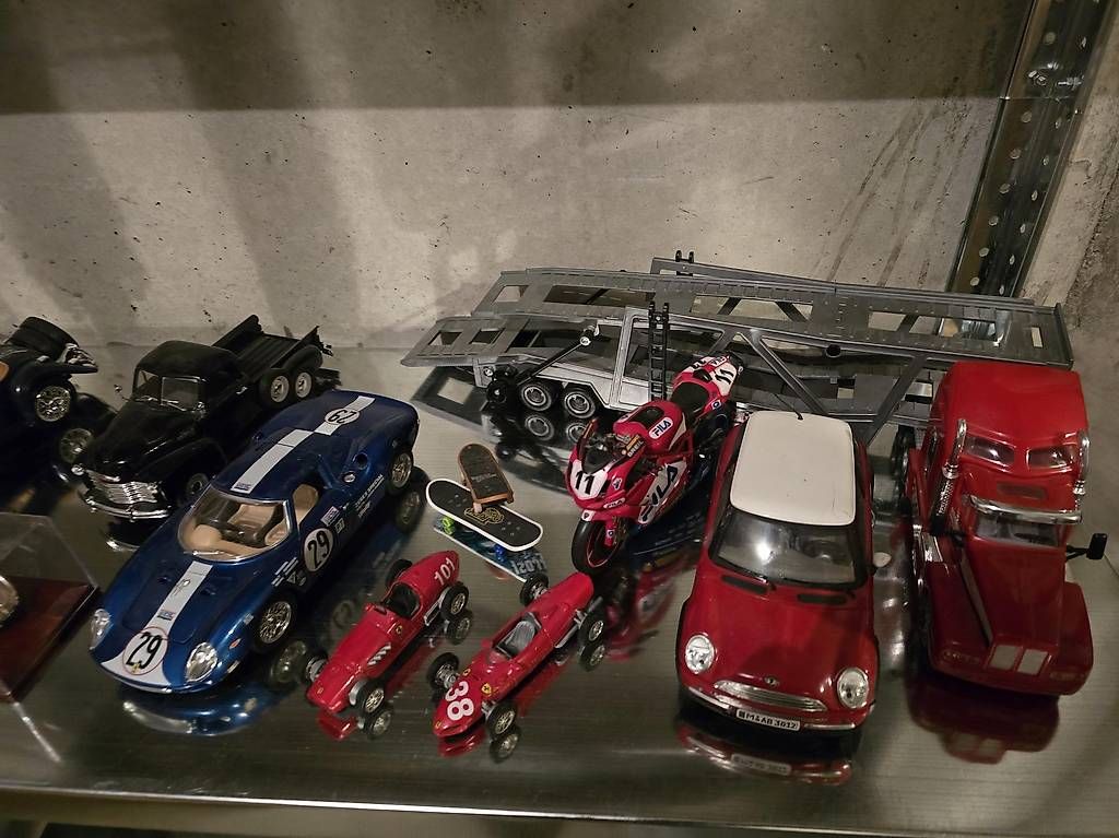 Spielzeuge: Viele Spiel Autos  – Gebraucht aus Langnau i. E. von dod_c7cz 2