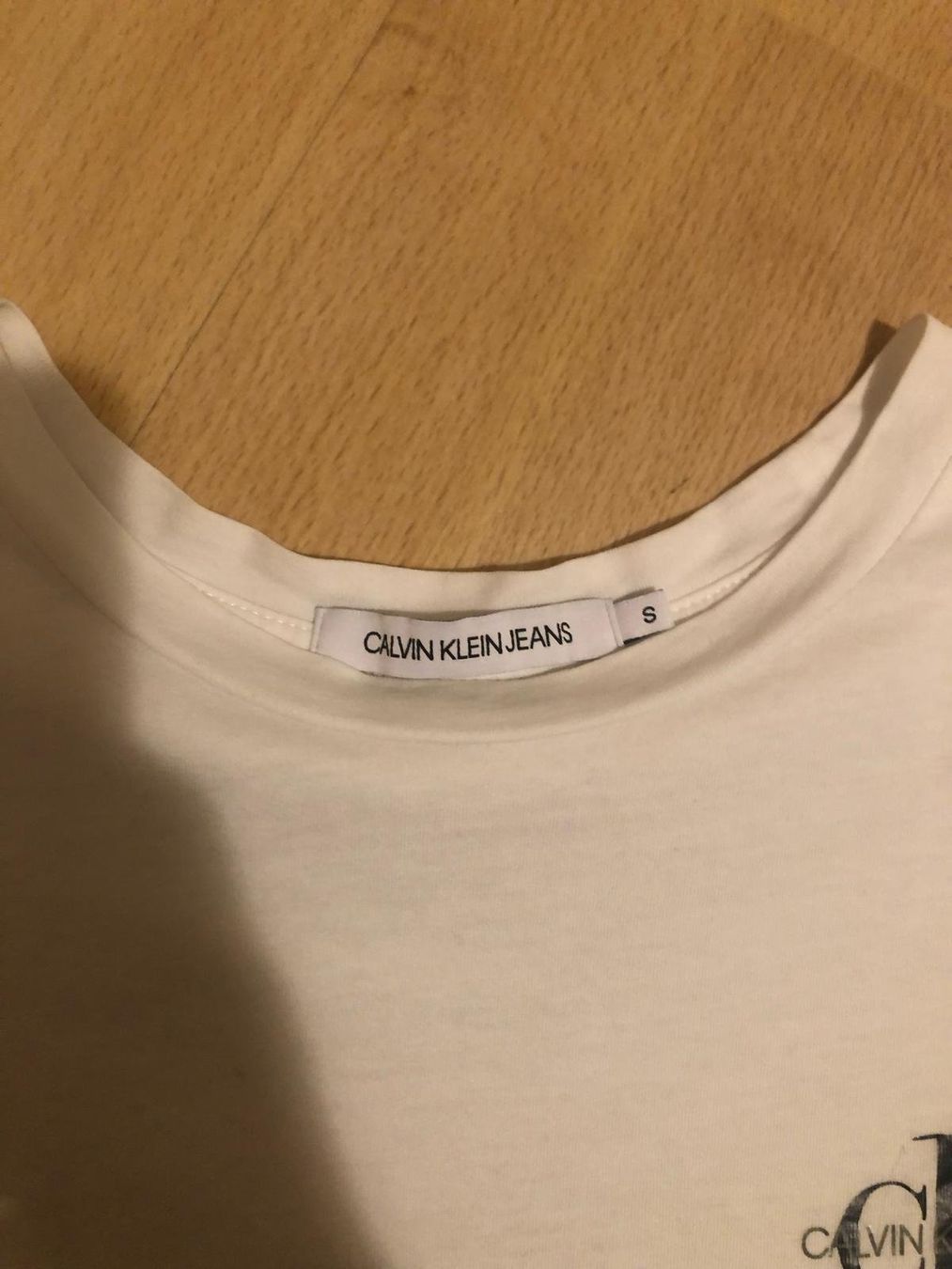 Calvin Klein T-Shirts: Calvin Klein T-Shirt Grösse S – Gebraucht aus Safenwil von ang_x8dm 1