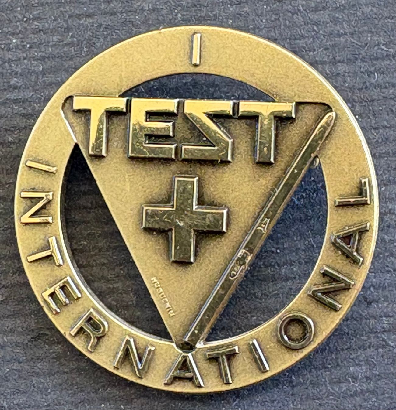 Swiss Plaquettes & Badges: TEST INTERNATIONAL – D'occasion à Ostermundigen par Wyatt-Earp