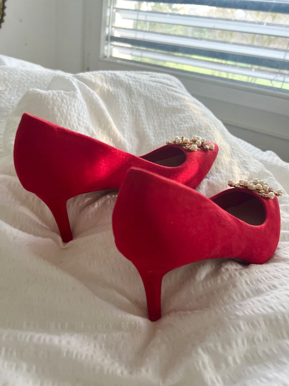 Scarpe da donna: Neue Pumps Gr. 39 - rot mit Perlendetails – Nuovo (secondo la descrizione) da Turgi venduto da SHK 2