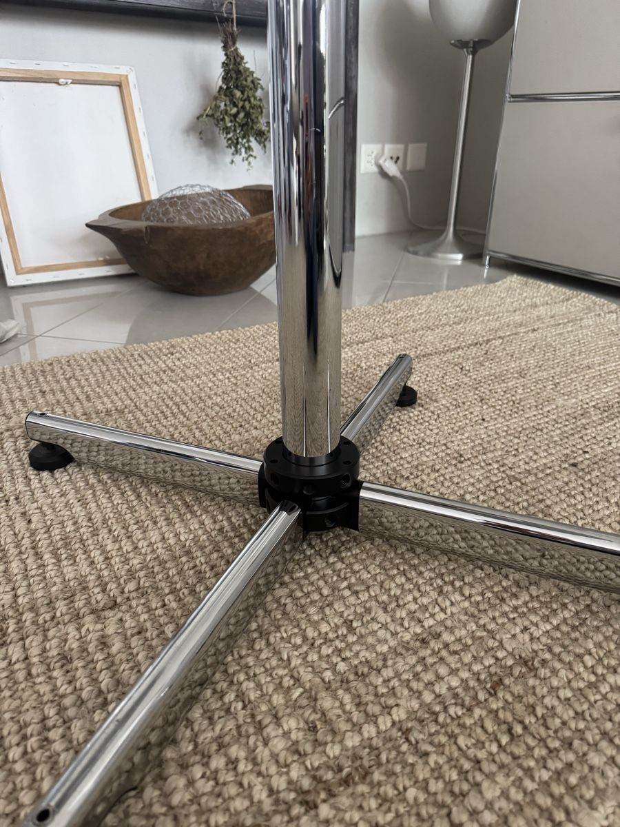 USM Tavoli: Original USM Kitos Stehtisch Designklassiker – Usato da Meilen venduto da HappyTogo 2