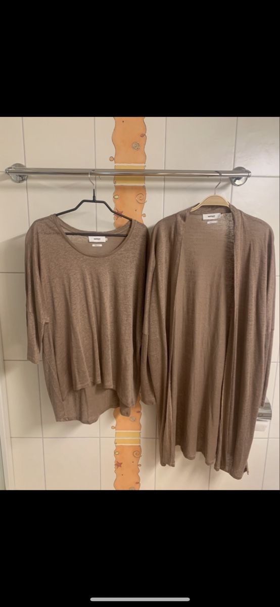 Lotti di vestiti: Twinset not shy – Nuovo (secondo la descrizione) da Pully venduto da tarra26 1