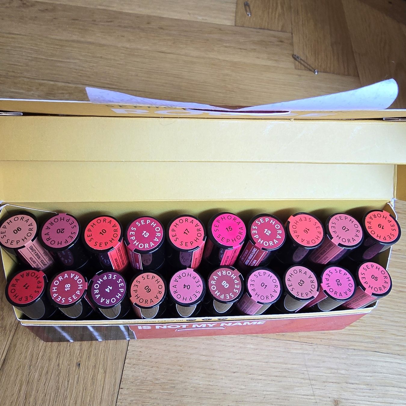 Sephora Make-up: Superbe coffret de 18 rouges à lèvres neufs de Sephora – Nuovo e nell'imballaggio originale da Genève venduto da Saleena 2